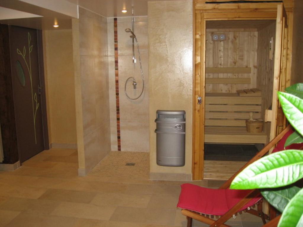 Auv'Hotel Mauriac  Eksteriør billede